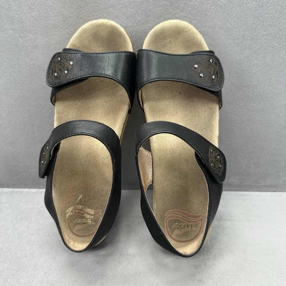 Womens 8.5-9 (EU 39) Dansko Sonnet Wedge Sandals Black Leather Rose Embossed